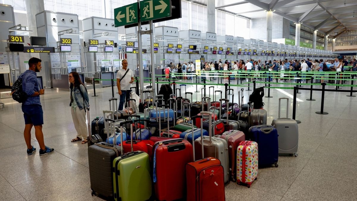 Letiště ochromují stávky palubního personálu aerolinek